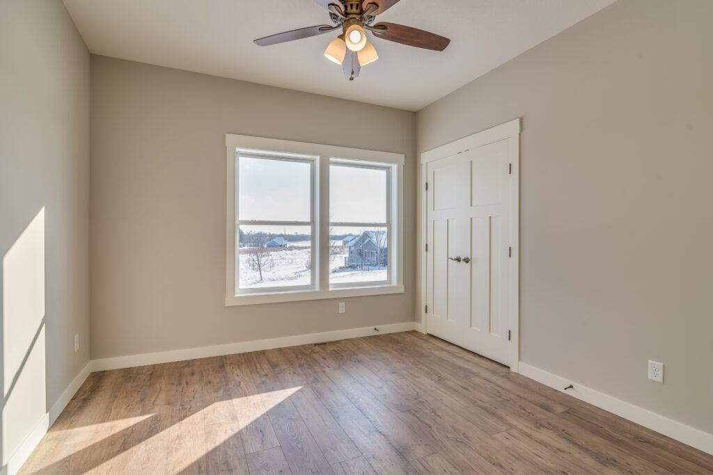 picture of an empty home office prior to moving in