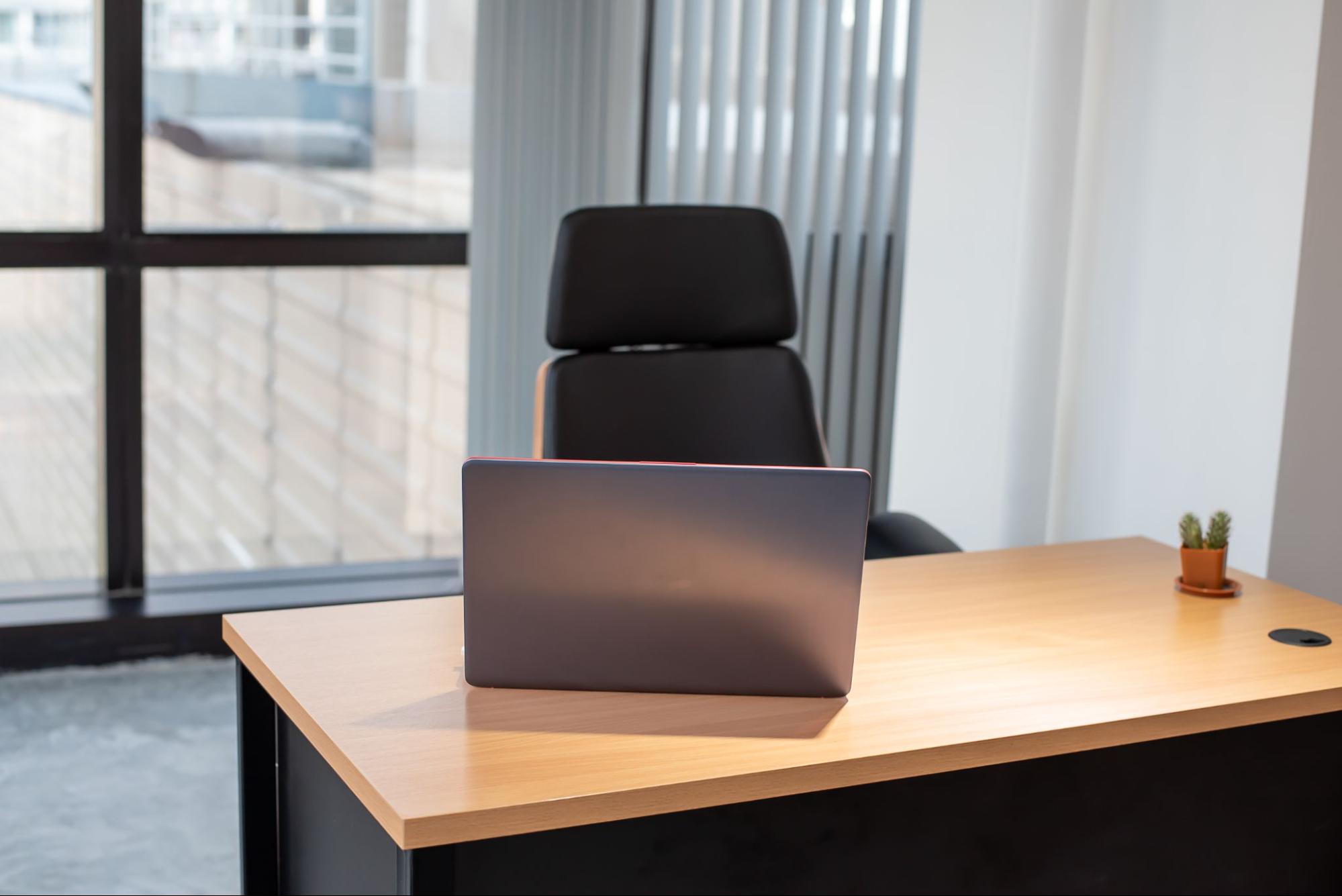 what-to-do-with-that-old-office-furniture-when-you-move